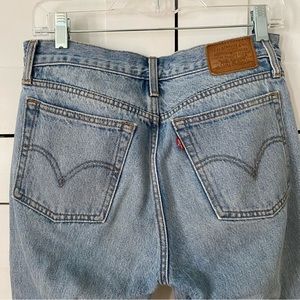 [LEVI’S] Wedgie Ankle Jeans